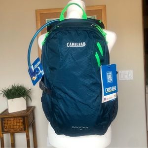 NWT CamelBak Day Star 18 Womens 16L backpack +2L Reservoir Navy / Green